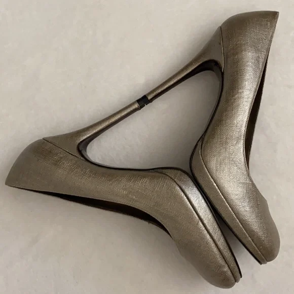 Stuart Weitzman | Textured Round Toe Slight Platform High Heels N W53907 (9 M) - Picture 11 of 15